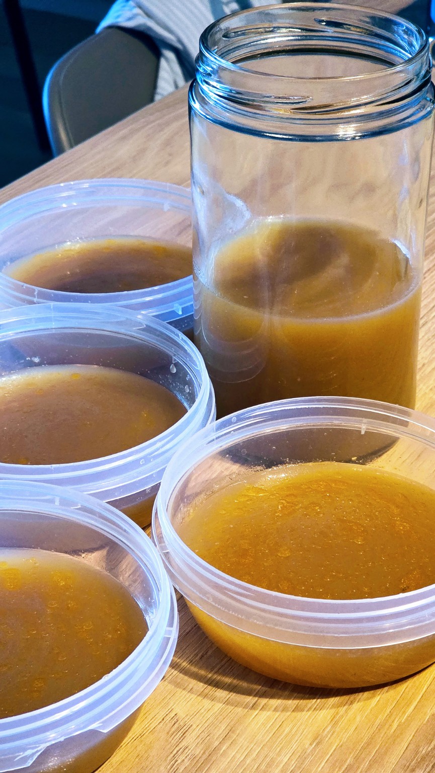 Chicken stock (fond de volaille)